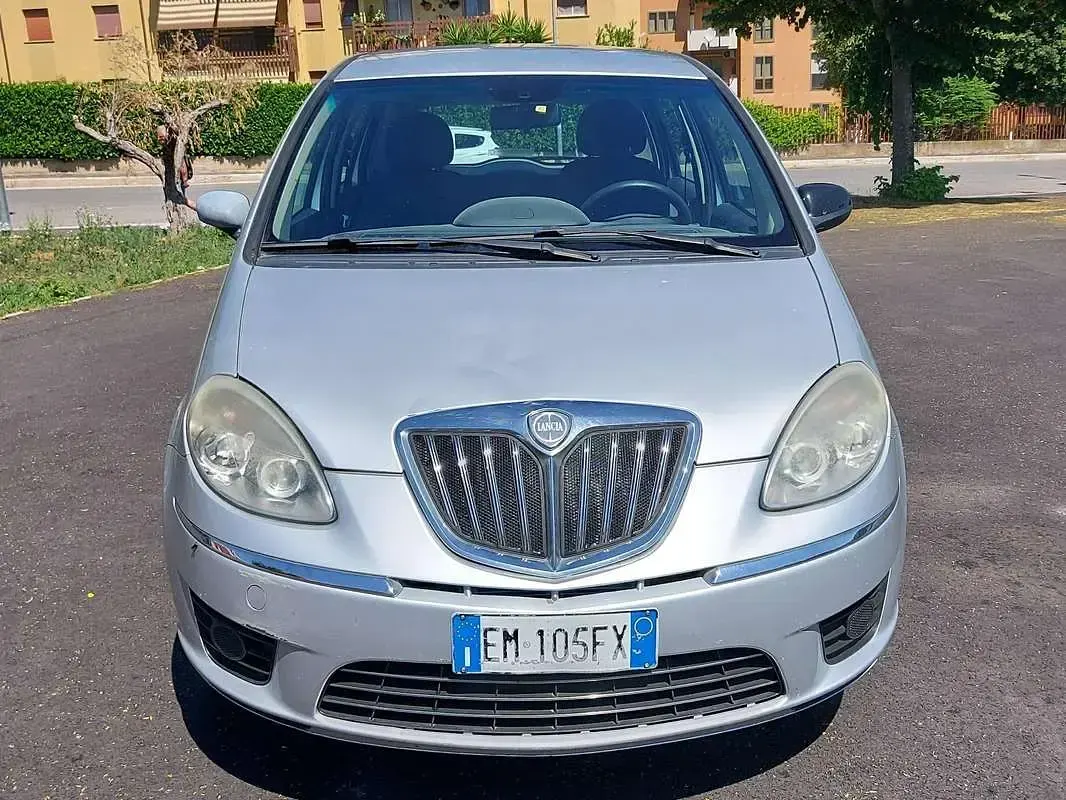 Usata Lancia Musa S 95 CV (69 kW) 2012 Argento Monovolume
