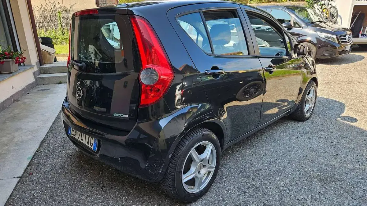 Usata Opel Agila Enjoy 68 CV (50 kW) 2010 Nero Utilitaria