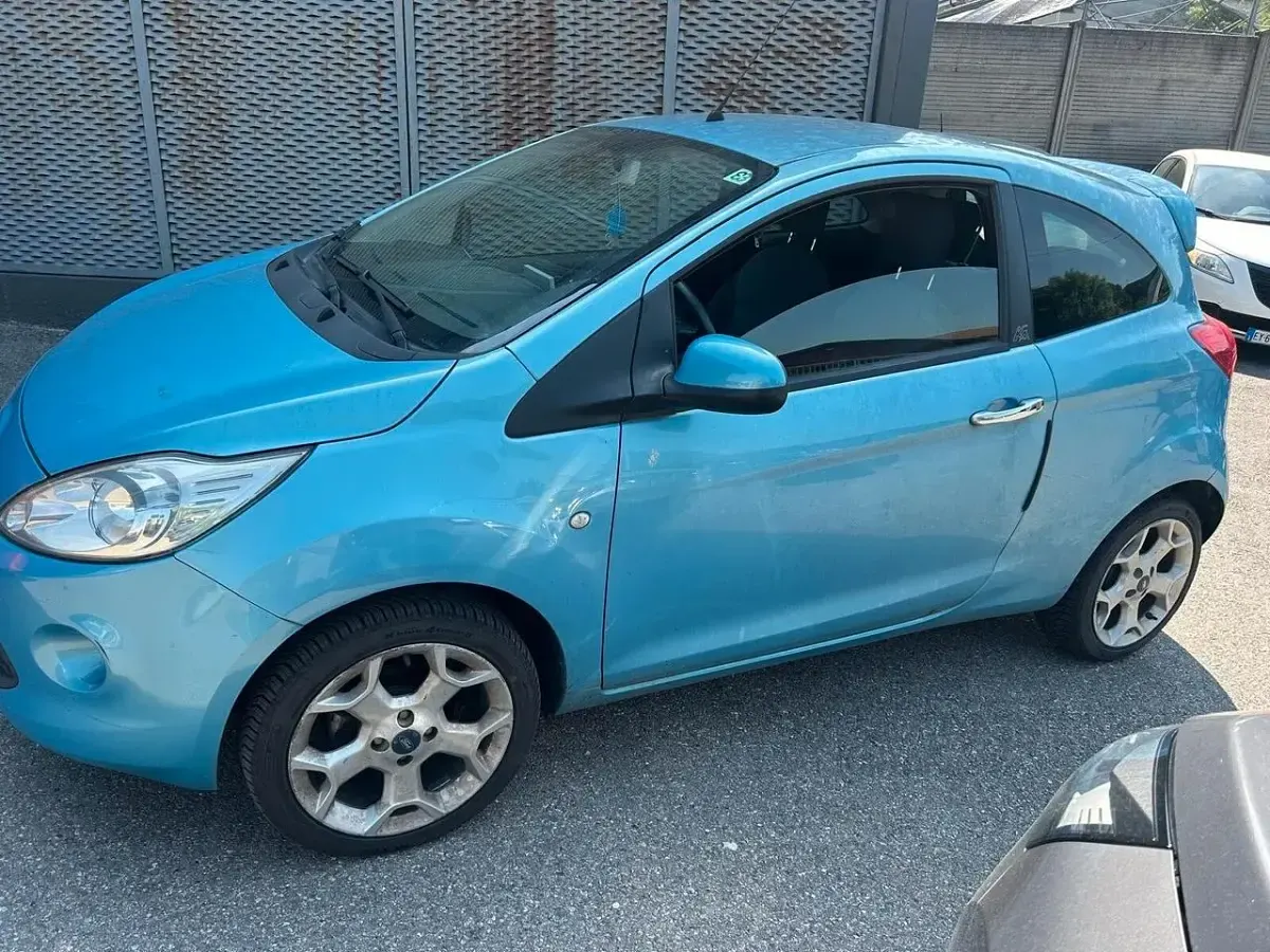 Usata Ford Ka Titanium 69 CV (50 kW) 2015 Blu Berlina