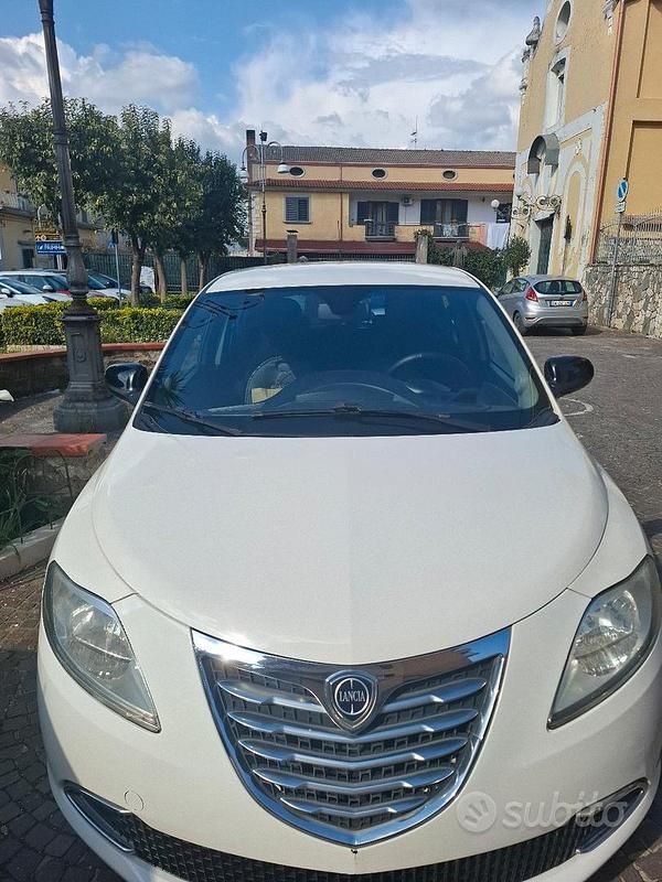 Usata Lancia Ypsilon 69 CV (50 kW) 2015 Utilitaria