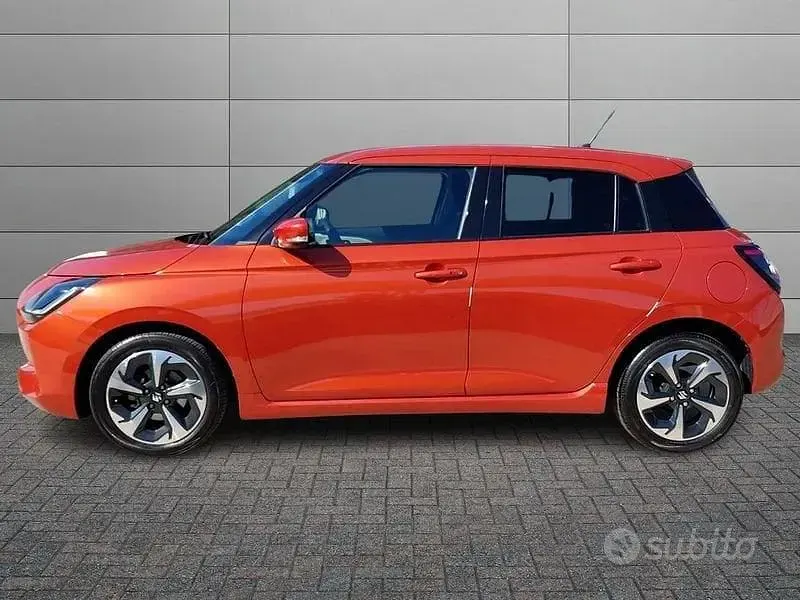 Usata Suzuki Swift 83 CV (61 kW) 2024 Arancione Utilitaria