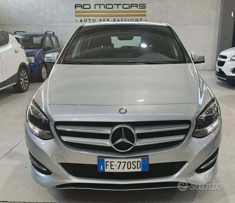 Usata Mercedes B180 109 CV (80 kW) 2016 Grigio Monovolume