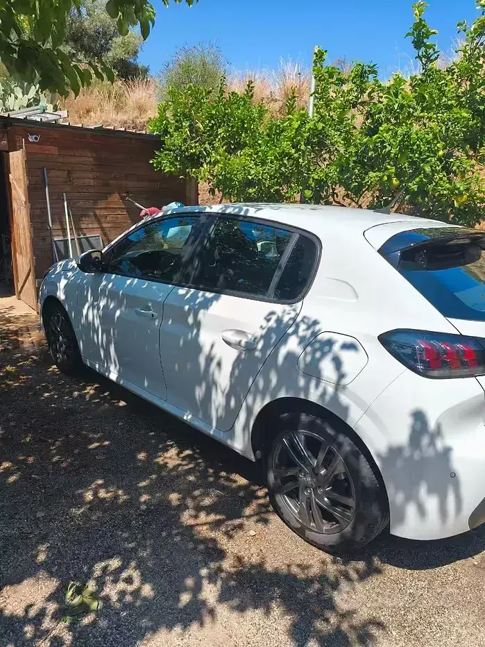 Usata Peugeot 208 Allure 102 CV (75 kW) 2021 Bianco Utilitaria
