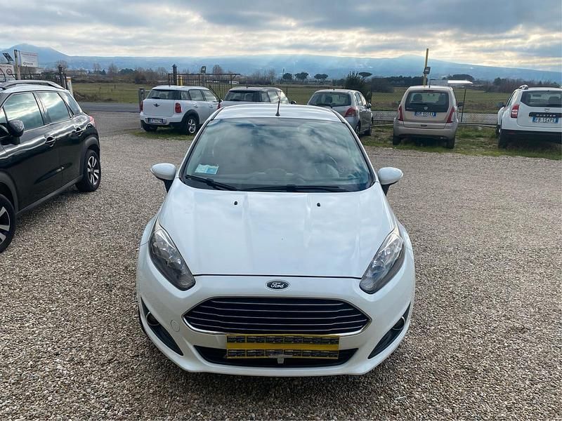 Usata Ford Fiesta 75 CV (55 kW) 2014 Bianco Utilitaria