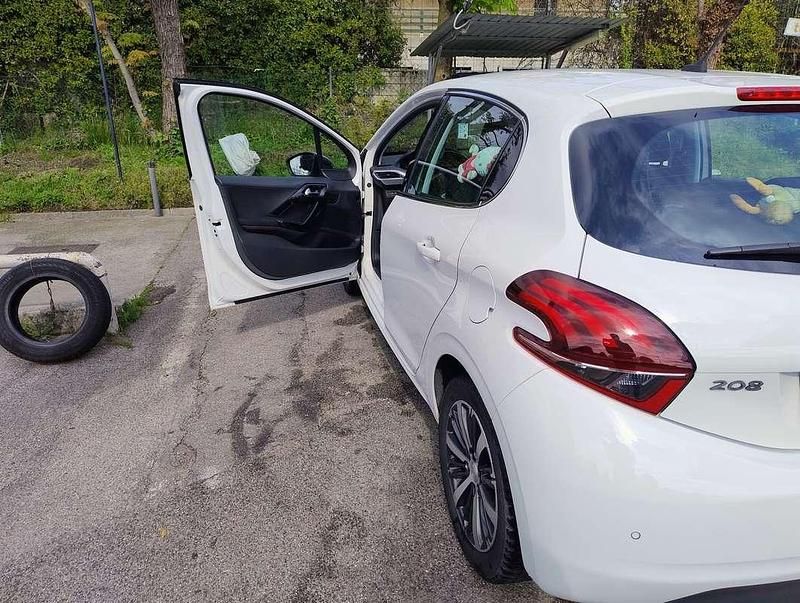 Usata Peugeot 208 Allure 75 CV (55 kW) 2017 Utilitaria