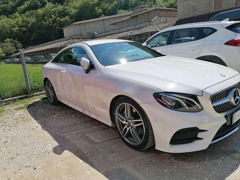 Usata Mercedes E220 AMG line 194 CV (142 kW) 2017 Bianco Coupé