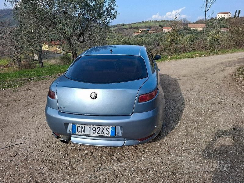 Usata Alfa Romeo GT 150 CV (110 kW) 2004 Grigio Coupé