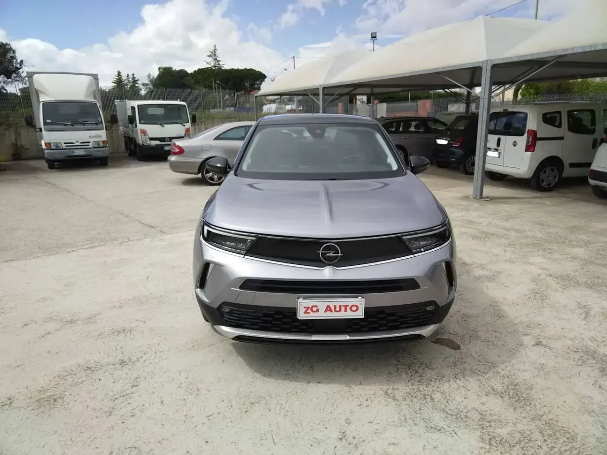Usata Opel Mokka Elegance 110 CV (80 kW) 2022 Bicol argento/tetto nero SUV