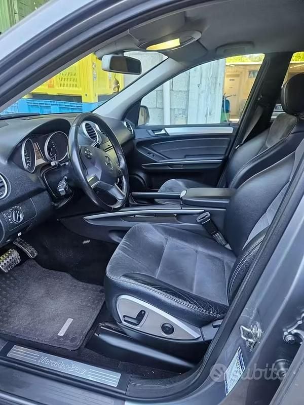 Usata Mercedes ML350 235 CV (172 kW) 2009 Grigio SUV