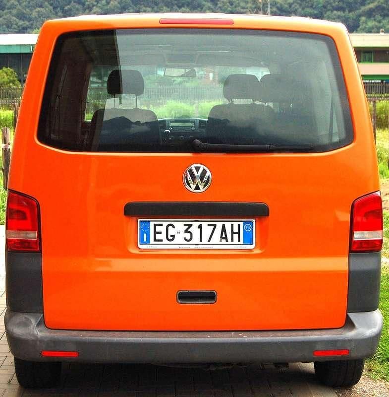 Usata VW T5 Comfortline 102 CV (75 kW) 2010 Arancione Furgone