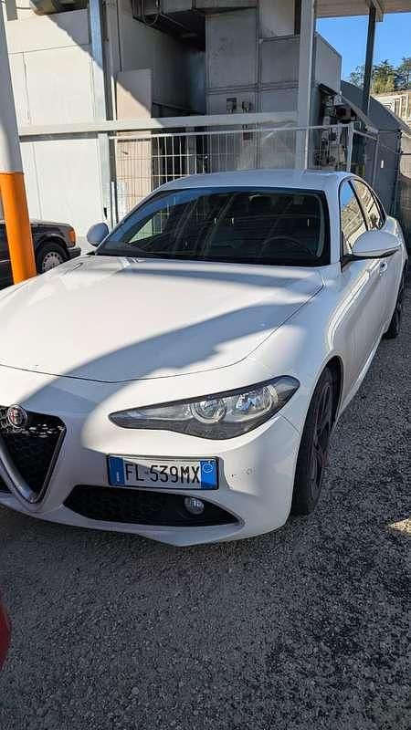 Usata Alfa Romeo Giulia 150 CV (110 kW) 2018 Bianco Coupé