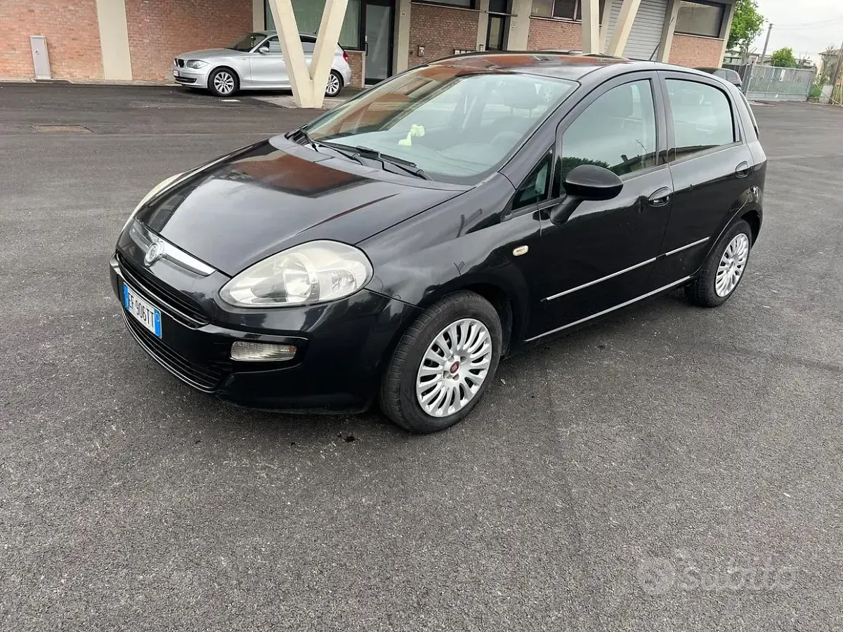 Usata Fiat Punto Active 69 CV (50 kW) 2011 Nero Utilitaria