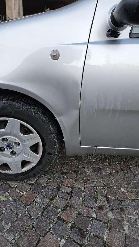 Usata Fiat Punto Feel 60 CV (44 kW) 2003 Grigio Berlina