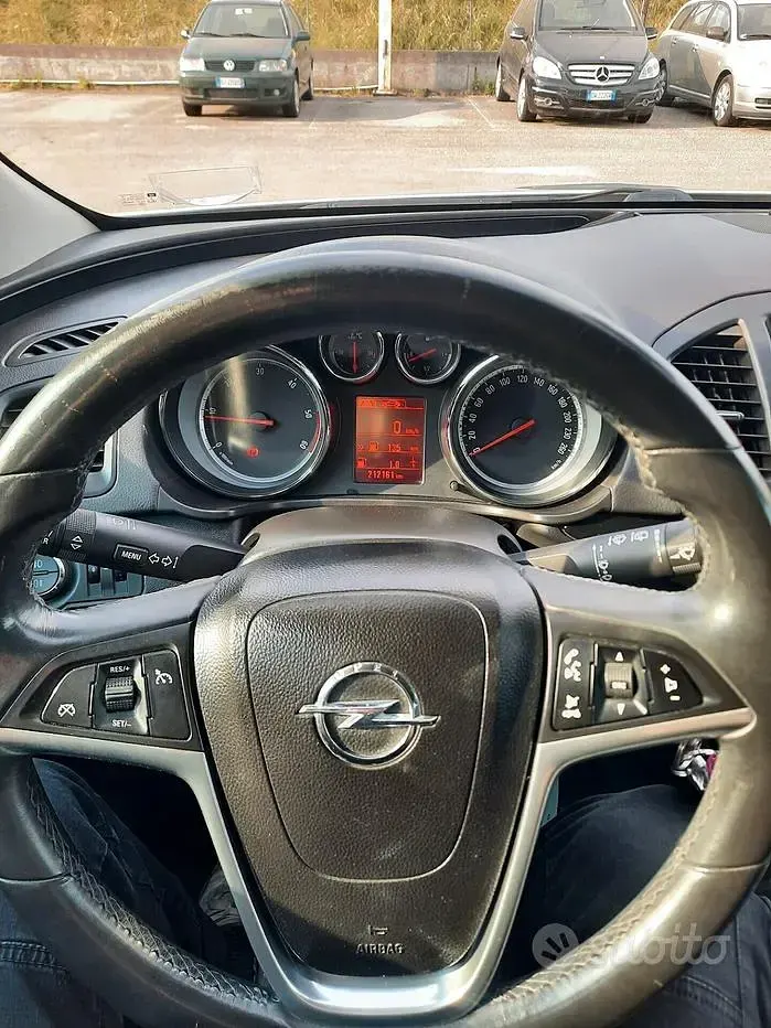 Usata Opel Insignia Cosmo 160 CV (117 kW) 2012 Grigio Station wagon