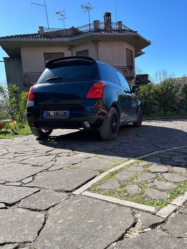 Usata 2007 Suzuki Swift GL Tre volumi | 3000 € (Buon prezzo) - Immagine 1/4