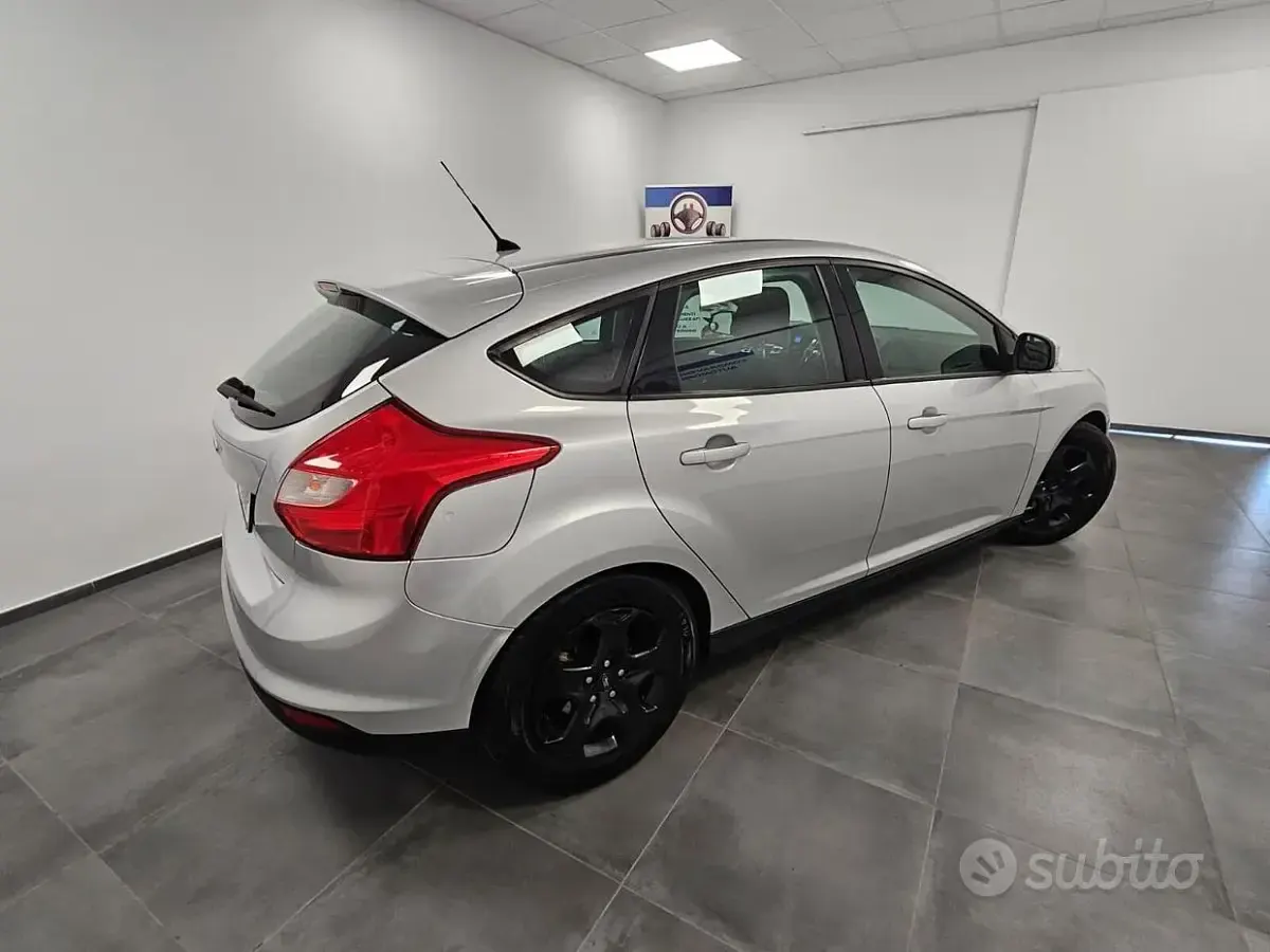 Usata Ford Focus Titanium 125 CV (91 kW) 2014 Grigio Berlina