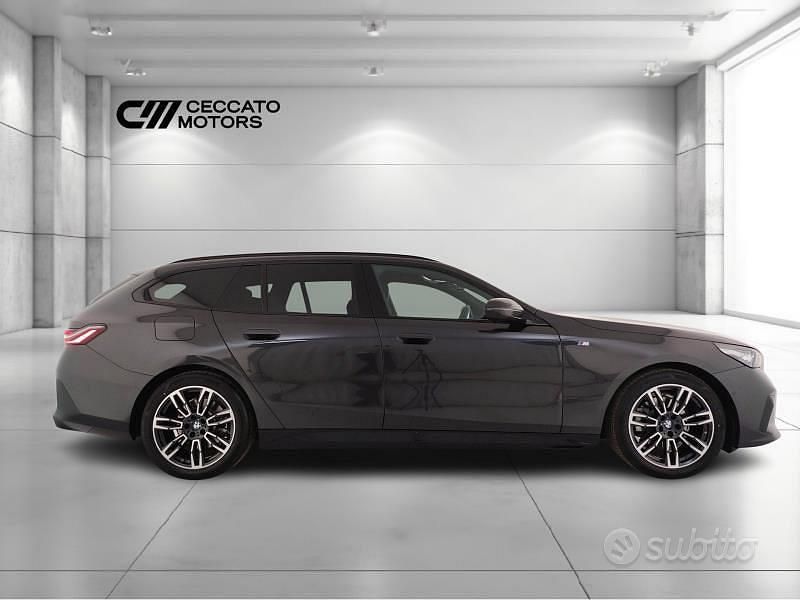 Usata BMW 520 M Sport 197 CV (144 kW) 2025 Grigio Station wagon