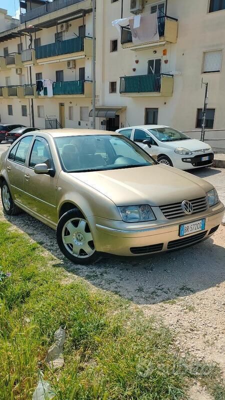 Usata VW Bora Highline 105 CV (77 kW) 2001 Berlina