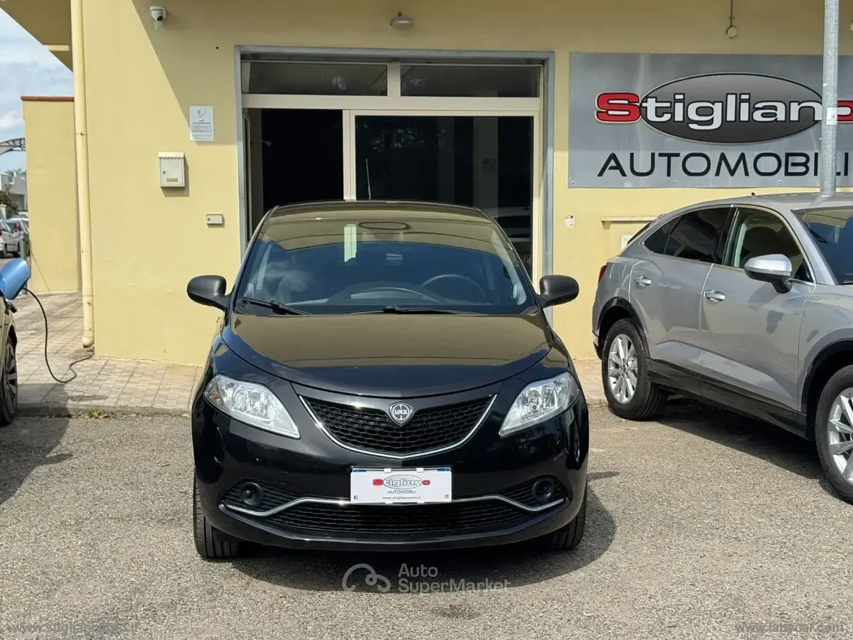 Usata Lancia Ypsilon Silver 69 CV (50 kW) 2016 Nero Utilitaria