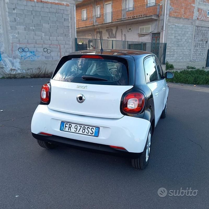 Begagnad Smart ForFour 71 HK (52 kW) 2018 Vit Halvkombi