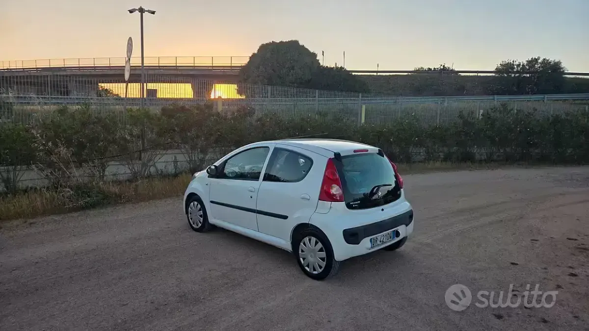 Usata Peugeot 107 68 CV (50 kW) 2010 Bianco Utilitaria