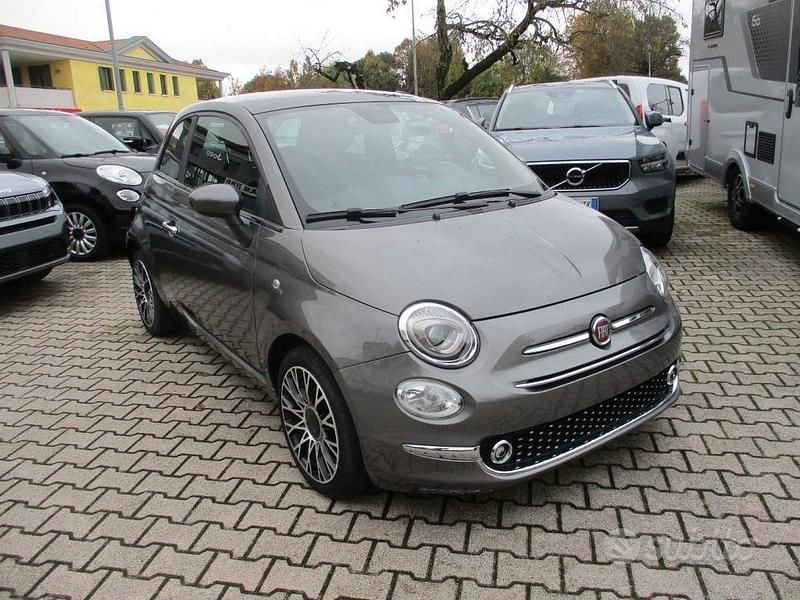 Usado Fiat 500 Dolcevita 70 CV (51 kW) 2023 Gris Utilitario