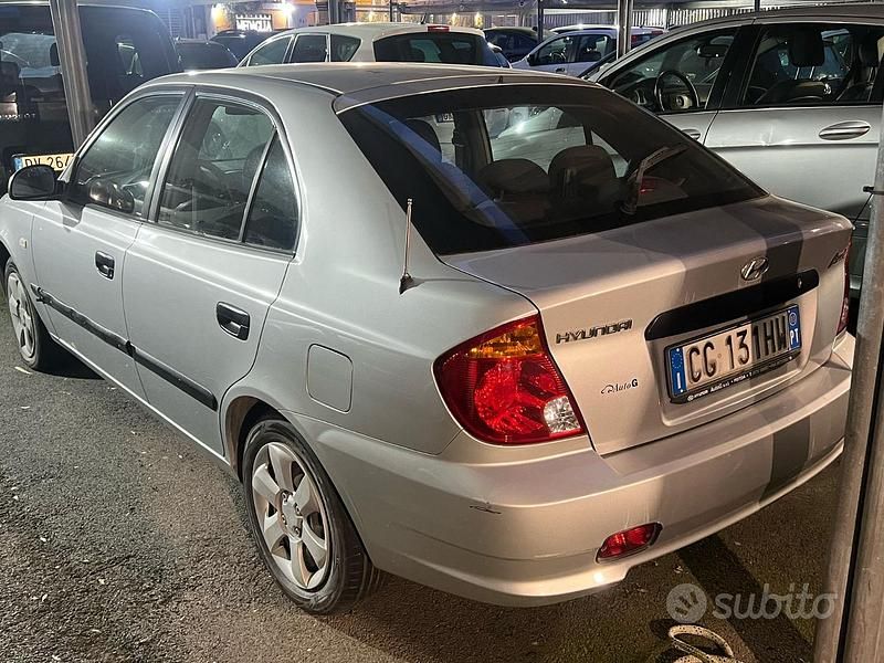 Usata Hyundai Accent 2003 Grigio Berlina