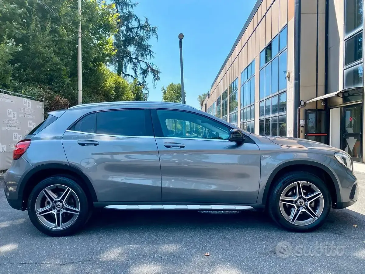 Usata Mercedes GLA200 136 CV (100 kW) 2018 Grigio SUV