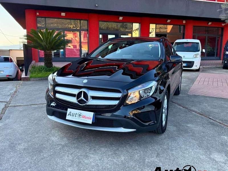 Usata Mercedes GLA180 109 CV (80 kW) 2017 Nero SUV