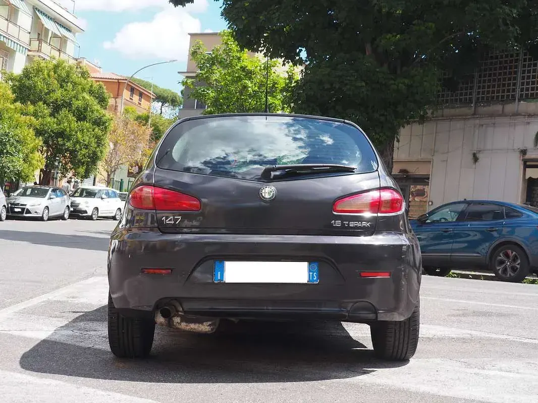Usata Alfa Romeo 147 Progression 105 CV (77 kW) 2007 Grigio Utilitaria