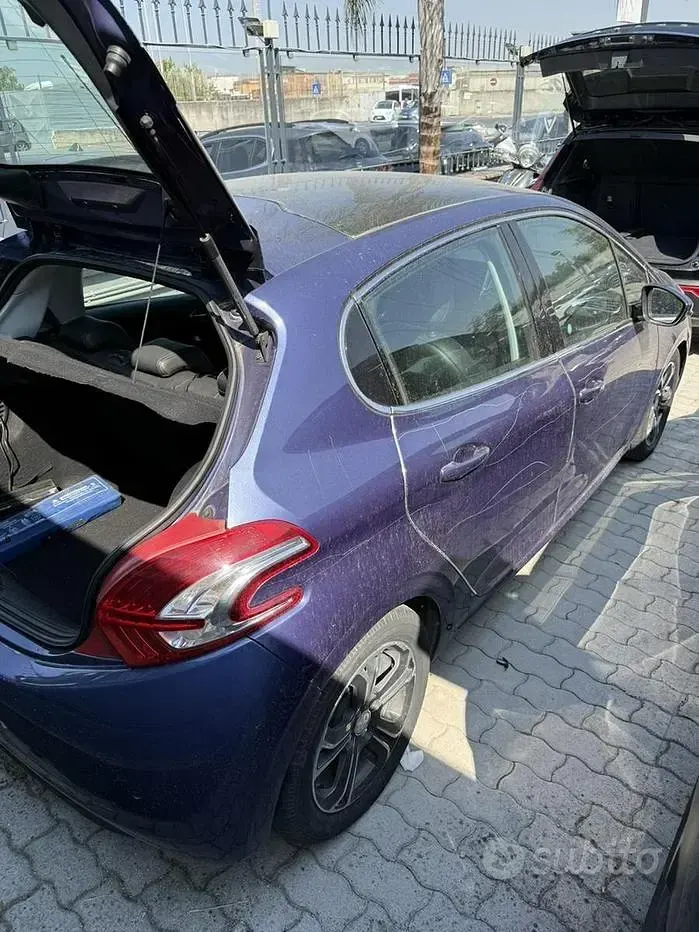 Usata Peugeot 208 Allure 68 CV (50 kW) 2013 Bluazzurro Utilitaria