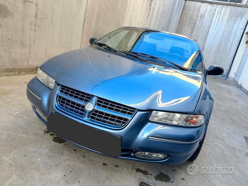 Usata Chrysler Stratus 133 CV (97 kW) 1996 Blu Berlina