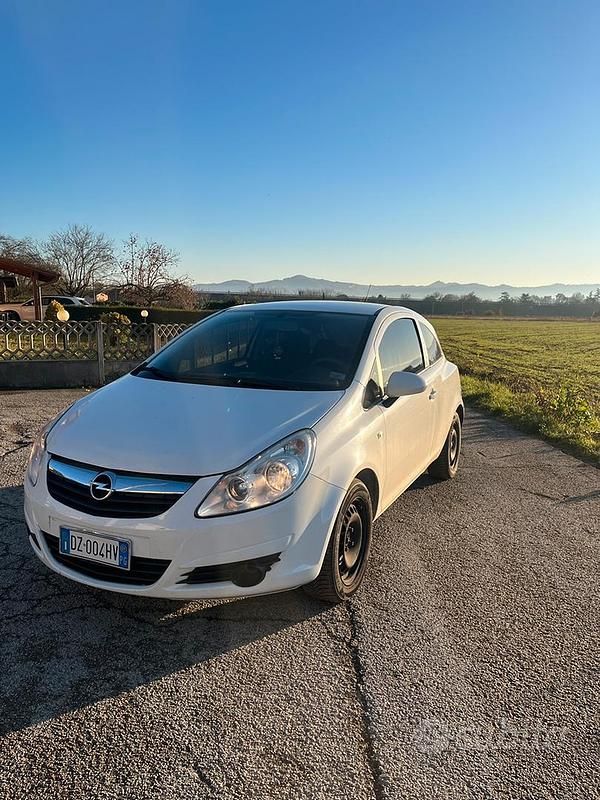 Usata Opel Corsa 80 CV (58 kW) 2009 Bianco Berlina