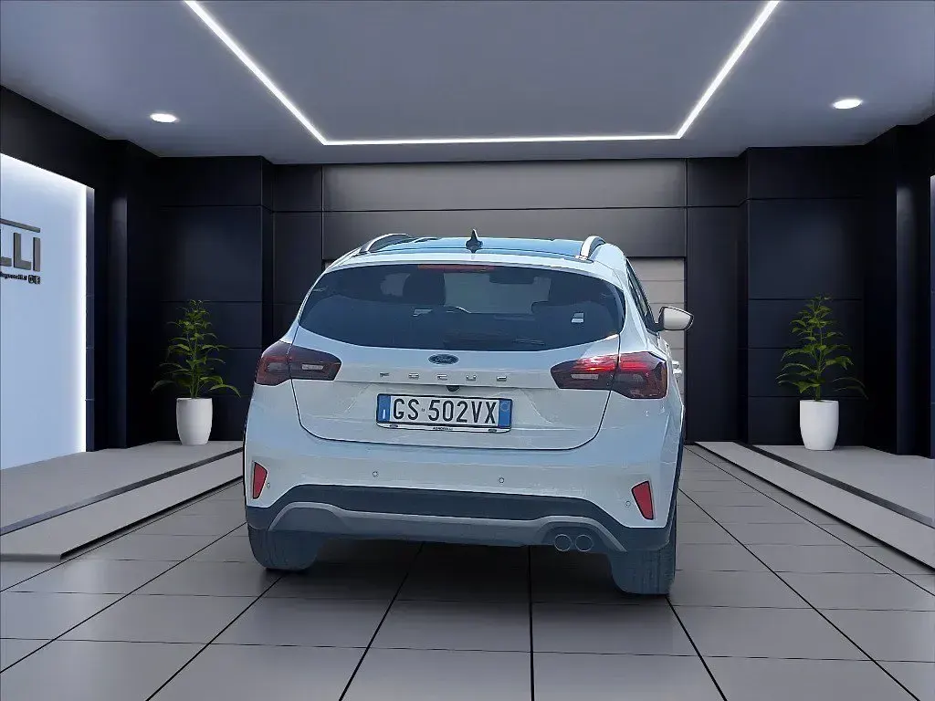 Usata Ford Focus Active 125 CV (91 kW) 2024 Bianco frozen Berlina