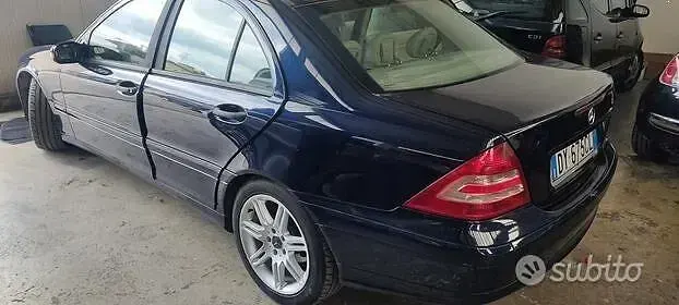 Usata Mercedes C220 150 CV (110 kW) 2004 Nero Berlina