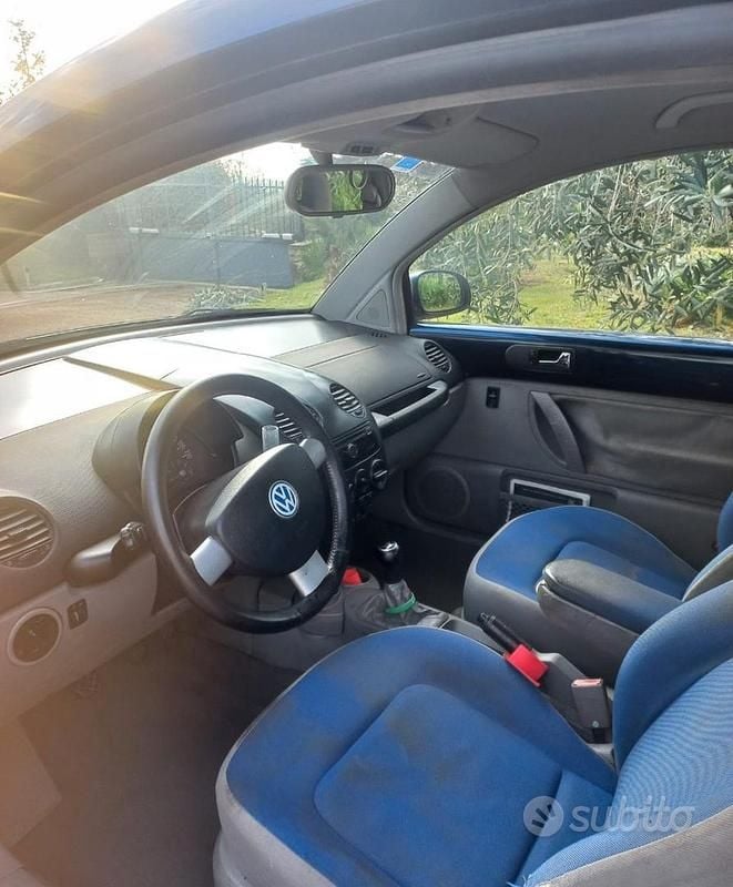 Usata VW New Beetle 2001 Blu Utilitaria