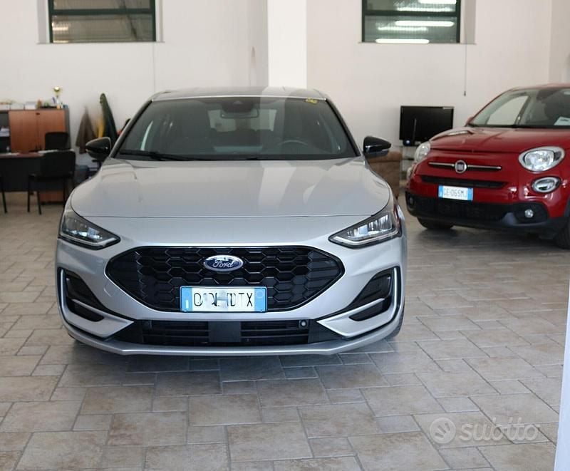Usata Ford Focus ST 115 CV (84 kW) 2024 Grigio Berlina