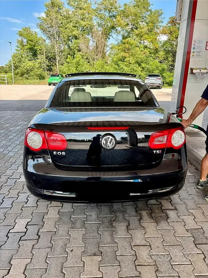 Usata VW Eos 122 CV (89 kW) 2008 Nero Cabrio