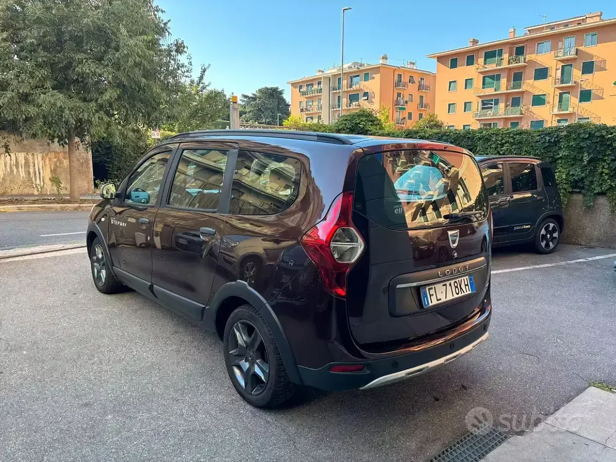 Usata Dacia Lodgy 109 CV (80 kW) 2017 Viola Monovolume