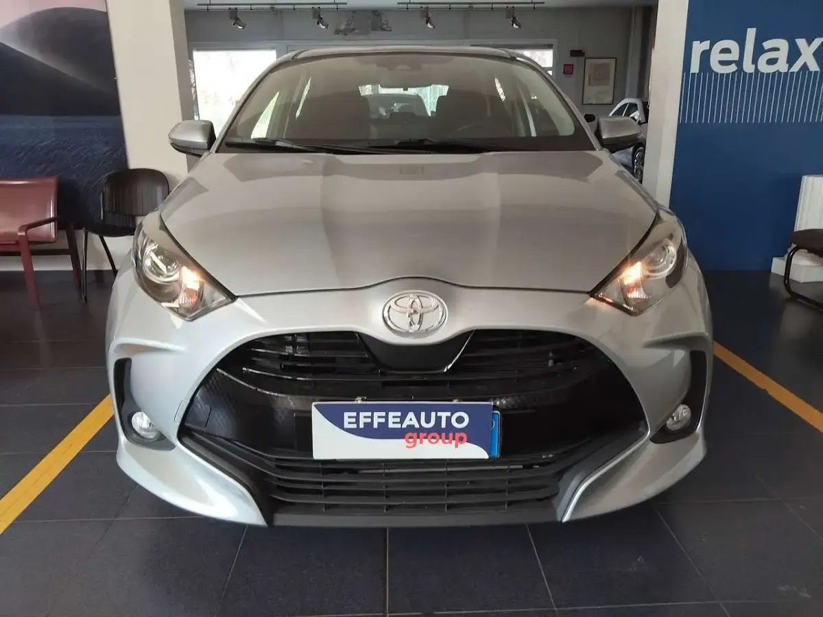Usata Toyota Yaris Business Edition 72 CV (52 kW) 2023 Argento Utilitaria