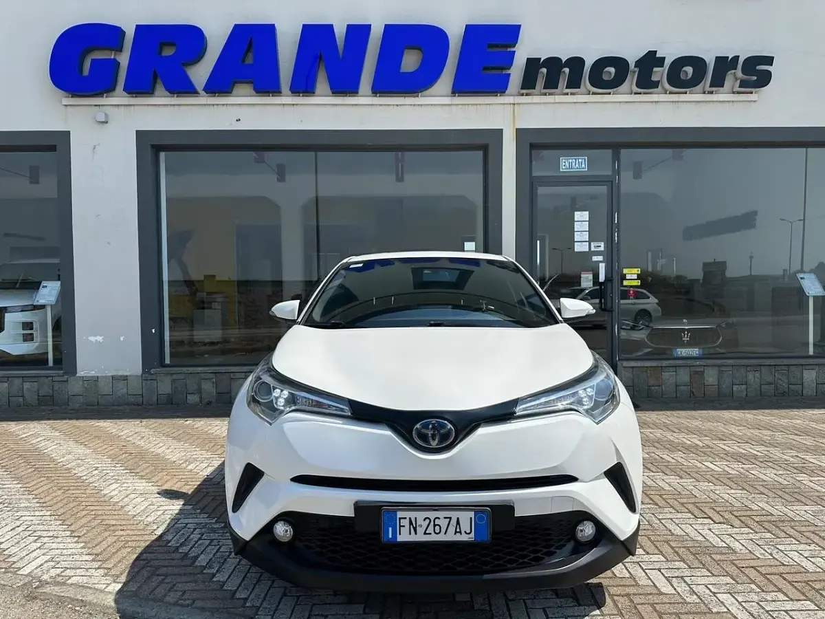 Usata Toyota C-HR Active 98 CV (72 kW) 2018 Bianco SUV