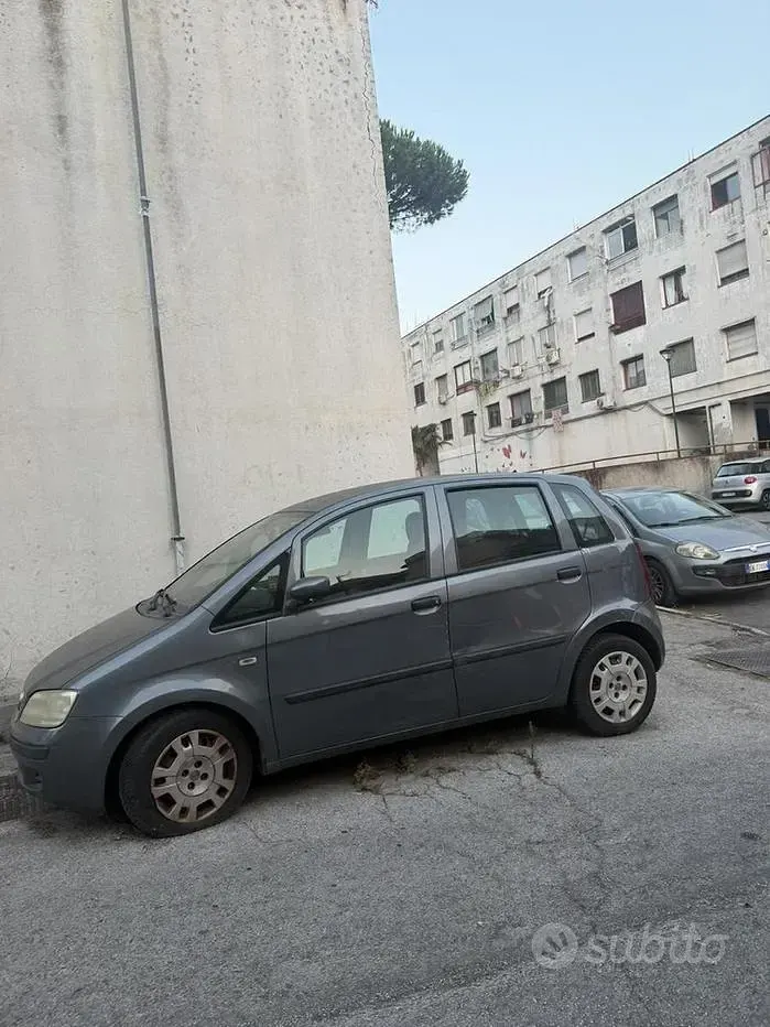 Usata Fiat Idea 69 CV (50 kW) 2006 Grigio Monovolume