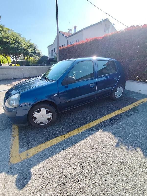 Usata Renault Clio II 2005 Blu Berlina