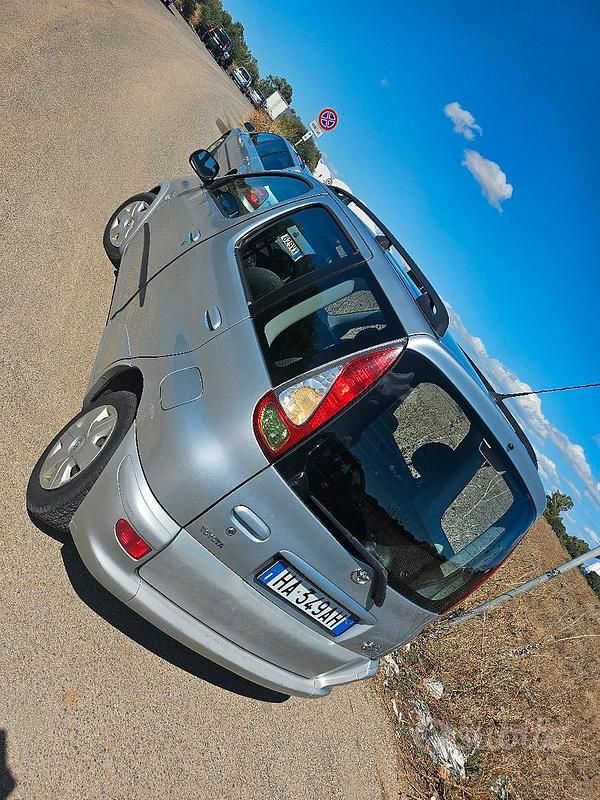 Usata Toyota Yaris 75 CV (55 kW) 2003 Grigio Station wagon