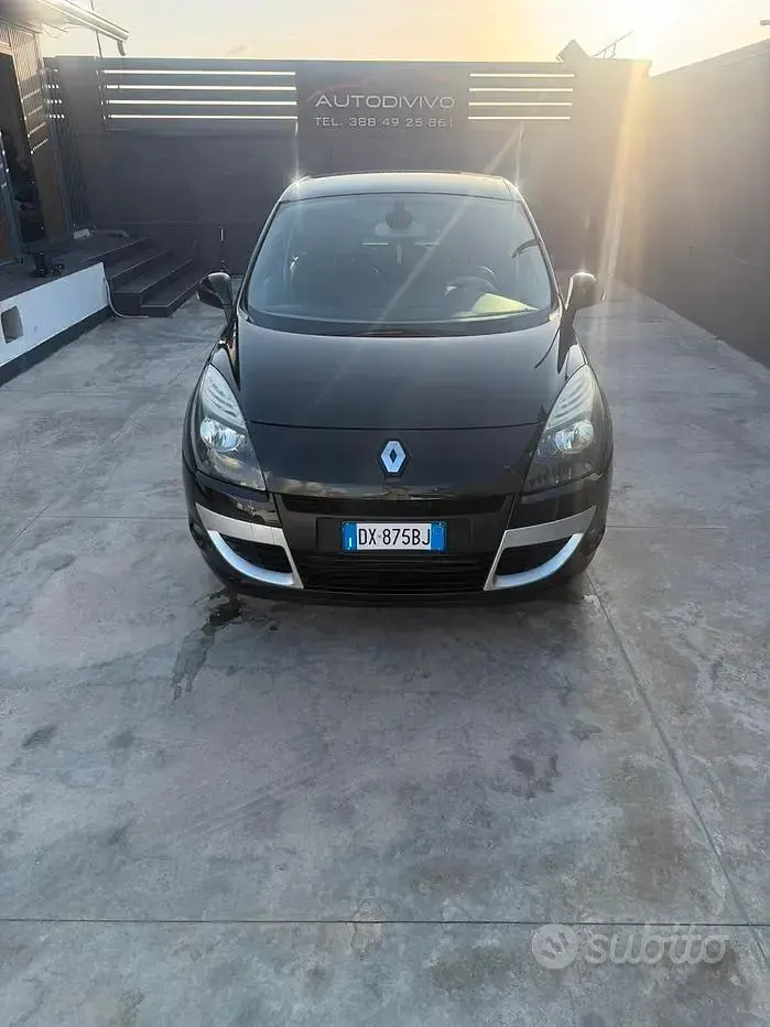 Usata Renault Scénic III Luxe 150 CV (110 kW) 2010 Nero Monovolume