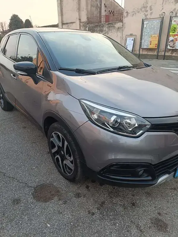 Usata Renault Captur Expression 90 CV (66 kW) 2015 SUV
