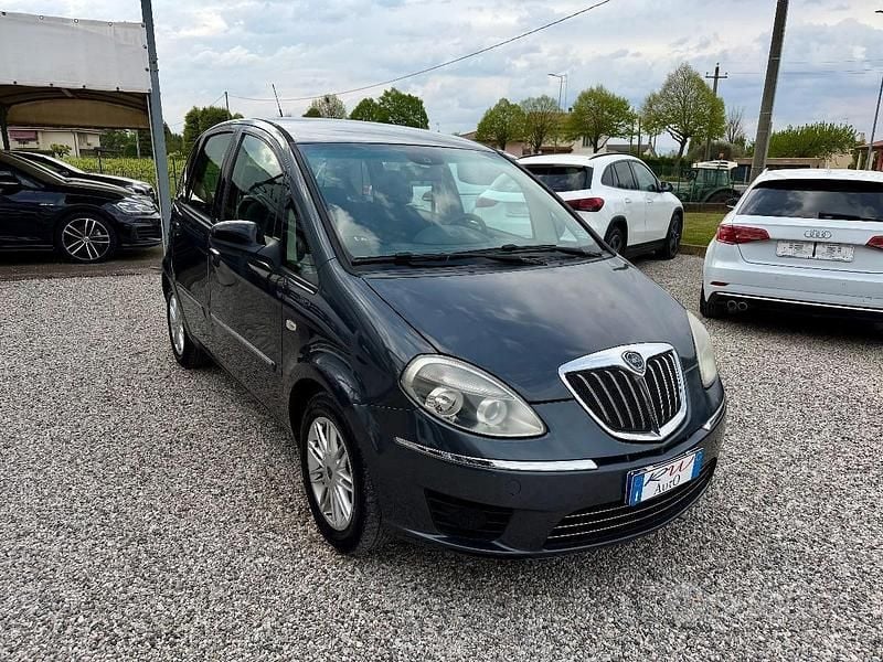 Usata Lancia Musa 95 CV (69 kW) 2011 Nero Monovolume