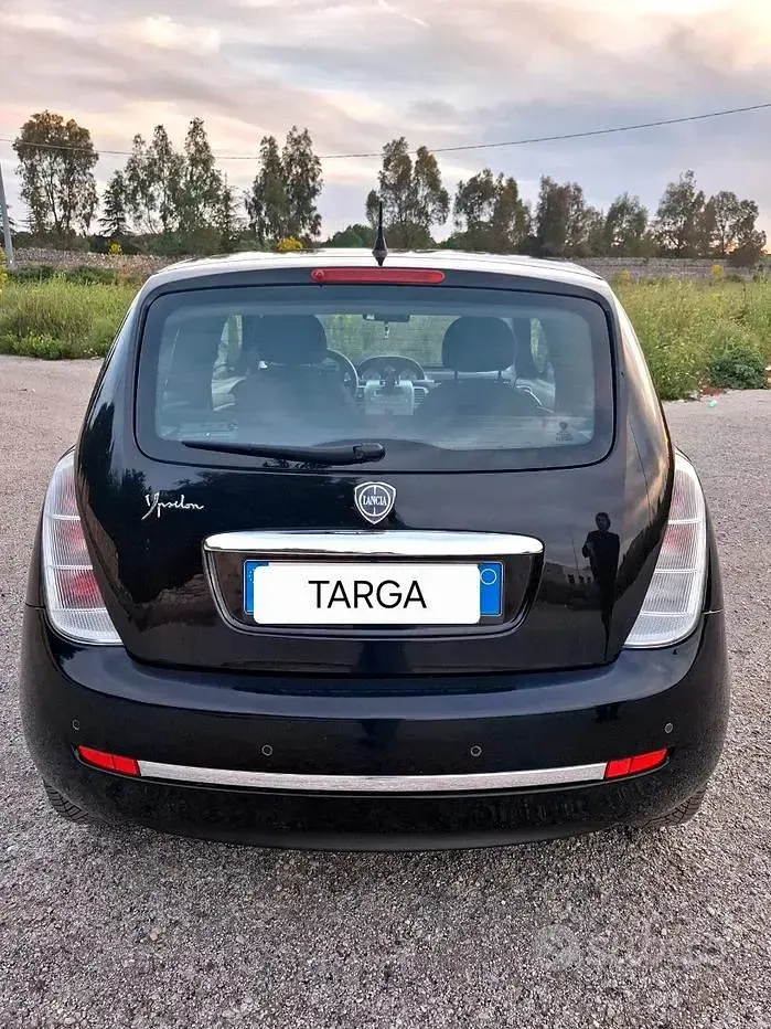 Usata Lancia Ypsilon 75 CV (55 kW) 2011 Nero Utilitaria
