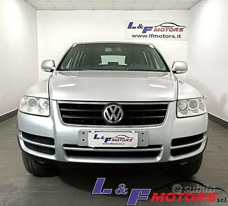 Begagnad VW Touareg 224 HK (164 kW) 2005 Grå SUV