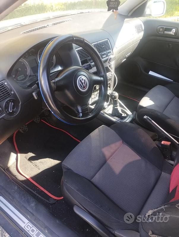 Usata VW Golf 101 CV (74 kW) 2002 Grigio Berlina